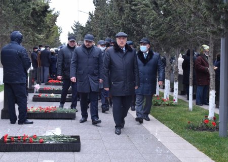 Sumqayıtda 20 Yanvar şəhidlərinin xatirəsi yad olunub Sumqayıtda 20 Yanvar şəhidlərinin xatirəsi yad olunub
