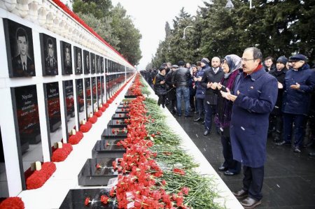 Türkiyə səfirliyindən 20 Yanvar faciəsi ilə bağlı paylaşım - Fotolar Türkiyə səfirliyindən 20 Yanvar faciəsi ilə bağlı paylaşım - Fotolar