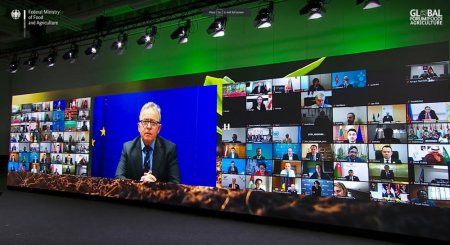 İnam Kərimov: Azərbaycan kənd təsərrüfatı sektorunun rəqəmsallaşmasına xüsusi diqqət yetirir