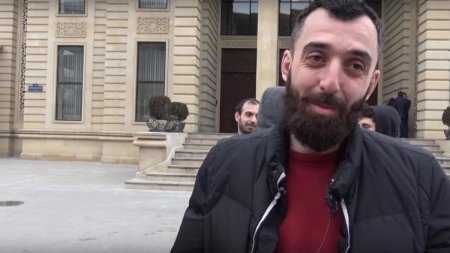 Bakıda Türkiyə Bayrağına hörmətsizlik edən şəxs saxlanılıb - FOTO