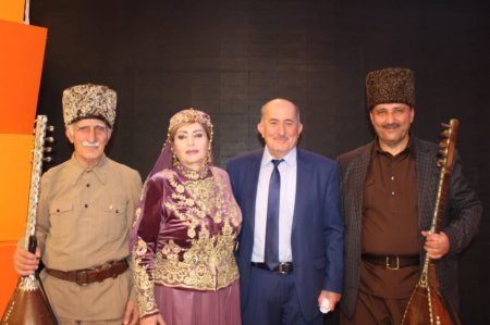 SAZLI-SÖZLÜ BİR DÜNYANIN RƏNGLƏRİ - Daşdəmir ƏJDƏROĞLU SAZLI-SÖZLÜ BİR DÜNYANIN RƏNGLƏRİ - Daşdəmir ƏJDƏROĞLU
