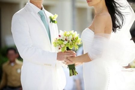 Yeni ailə quran gənclərə toy təbriki  - AY BƏY