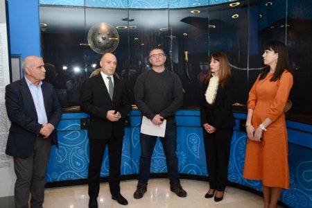 Milli Xalça Muzeyinə hədiyyə edilmiş yeni eksponatların təqdimatı olub Milli Xalça Muzeyinə hədiyyə edilmiş yeni eksponatların təqdimatı olub