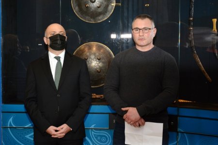 Milli Xalça Muzeyinə hədiyyə edilmiş yeni eksponatların təqdimatı olub Milli Xalça Muzeyinə hədiyyə edilmiş yeni eksponatların təqdimatı olub