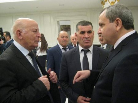 YAŞIDIMIZ, YAXUD “OLDUĞU KİMİ GÖRÜNƏN, GÖRÜNDÜYÜ KİMİ OLAN ADAM”... YAŞIDIMIZ, YAXUD “OLDUĞU KİMİ GÖRÜNƏN, GÖRÜNDÜYÜ KİMİ OLAN ADAM”...