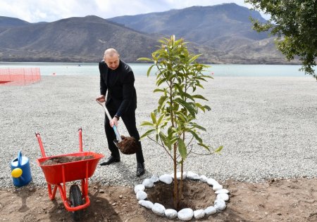 Prezident İlham Əliyev Suqovuşanda turizm kompleksinin təməlini qoyub