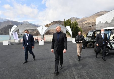 Prezident İlham Əliyev Suqovuşanda turizm kompleksinin təməlini qoyub