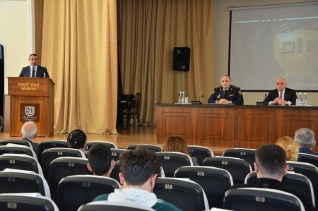 Sumqayıt Polis İdarəsinin rəisi tələbələrlə görüşüb