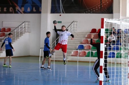 Həndbol üzrə Azərbaycan çempionatı davam edir