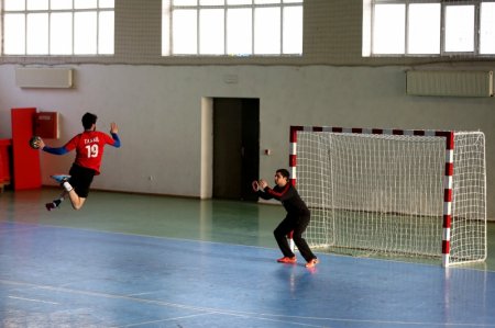 Həndbol üzrə Azərbaycan çempionatı davam edir