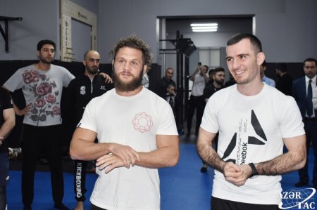Azərbaycan əsilli MMA döyüşçüsü Rafael Fiziyev Bakıda ustad dərsləri keçib