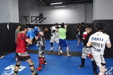 Azərbaycan əsilli MMA döyüşçüsü Rafael Fiziyev Bakıda ustad dərsləri keçib