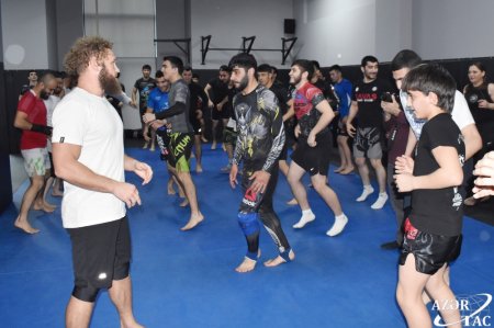 Azərbaycan əsilli MMA döyüşçüsü Rafael Fiziyev Bakıda ustad dərsləri keçib