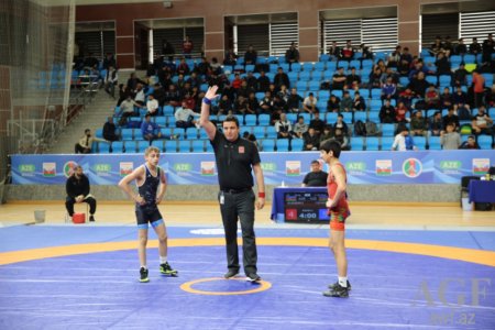 Güləş üzrə U-17 Azərbaycan çempionatının ilk gününün qalibləri müəyyənləşib Güləş üzrə U-17 Azərbaycan çempionatının ilk gününün qalibləri müəyyənləşib