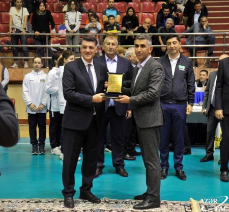 “Neftçi” komandası kişi voleybolçular arasında “Zəfər kuboku”na sahib çıxıb “Neftçi” komandası kişi voleybolçular arasında “Zəfər kuboku”na sahib çıxıb