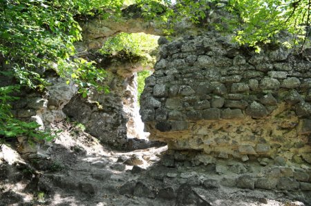 Professor Abbas Seyidov Buğurt qalasında aparılan arxeoloji tədqiqat işləri ilə tanış olub