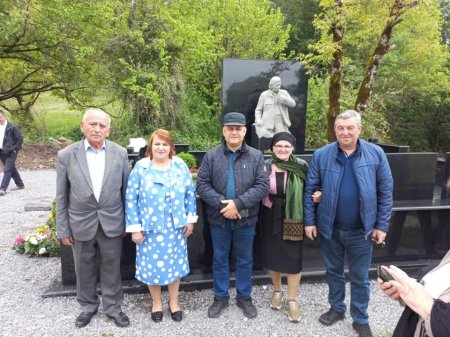 Xalq şairi Musa Yaqubun qəbirüstü abidəsinin açılışı oldu - FOTOLAR Xalq şairi Musa Yaqubun qəbirüstü abidəsinin açılışı oldu - FOTOLAR