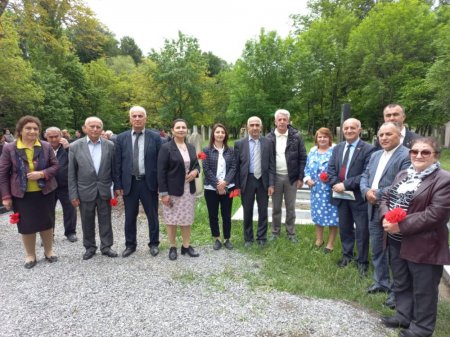 Çağdaş Azərbaycan ədəbiyyatının görkəmli nümayəndəsi, Xalq şairi Musa Yaqubun vəfatının bir illiyi münasibətilə mayın 7-də onun doğulduğu İsmayıllı rayonunun Buynuz kəndində anım mərasimi keçirildi. Çağdaş Azərbaycan ədəbiyyatının görkəmli nümayəndəsi, Xalq şairi Musa Yaqubun vəfatının bir illiyi münasibətilə mayın 7-də onun doğulduğu İsmayıllı rayonunun Buynuz kəndində anım mərasimi keçirildi.