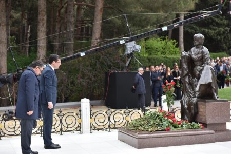 Medianın İnkişafı Agentliyinin rəhbərliyi və kollektivi Fəxri xiyabanı ziyarət edib