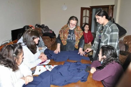 Sağlamlığı imkanları məhdud insanlar dərzilik sənətinə yiyələndi - FOTO Sağlamlığı imkanları məhdud insanlar dərzilik sənətinə yiyələndi - FOTO