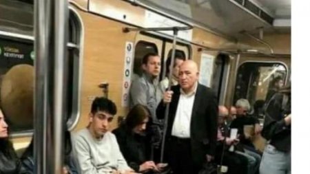 Sabiq Baş nazir metroda ayaqüstdə qaldı - FOTO