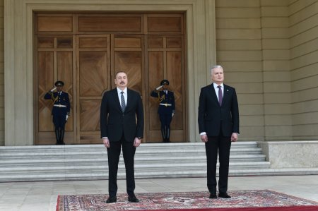 Litva Prezidentinin Bakıda qarşılanma mərasimi oldu Litva Prezidentinin Bakıda qarşılanma mərasimi oldu