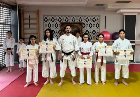 Uşaqlar, yeniyetmələr, gənclər və böyüklər fudokan üzrə kəmər üçün dərəcə imtahanları veriblər Uşaqlar, yeniyetmələr, gənclər və böyüklər fudokan üzrə kəmər üçün dərəcə imtahanları veriblər