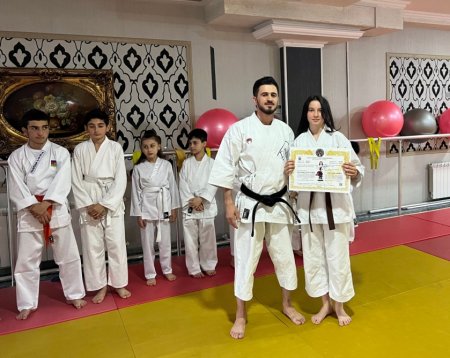 Uşaqlar, yeniyetmələr, gənclər və böyüklər fudokan üzrə kəmər üçün dərəcə imtahanları veriblər Uşaqlar, yeniyetmələr, gənclər və böyüklər fudokan üzrə kəmər üçün dərəcə imtahanları veriblər