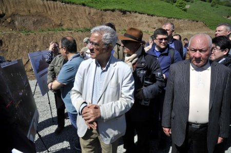 Diplomatik korpusun nümayəndələri Kəlbəcərdə erməni vəhşiliyinin şahidi olublar Diplomatik korpusun nümayəndələri Kəlbəcərdə erməni vəhşiliyinin şahidi olublar