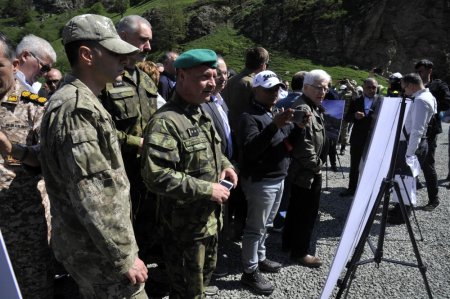 Diplomatik korpusun nümayəndələri Kəlbəcərdə erməni vəhşiliyinin şahidi olublar Diplomatik korpusun nümayəndələri Kəlbəcərdə erməni vəhşiliyinin şahidi olublar