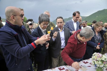 Diplomatik korpusun nümayəndələri Kəlbəcərdə erməni vəhşiliyinin şahidi olublar Diplomatik korpusun nümayəndələri Kəlbəcərdə erməni vəhşiliyinin şahidi olublar