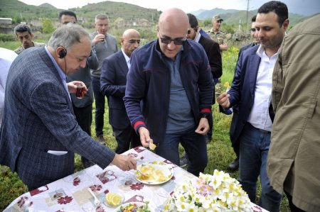 Diplomatik korpusun nümayəndələri Kəlbəcərdə erməni vəhşiliyinin şahidi olublar Diplomatik korpusun nümayəndələri Kəlbəcərdə erməni vəhşiliyinin şahidi olublar