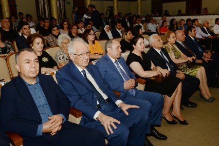 Ulu öndər Heydər Əliyevə həsr olunmuş “Burdan min atlı keçdi” tamaşası Akademik Milli Dram Teatrının səhnəsində