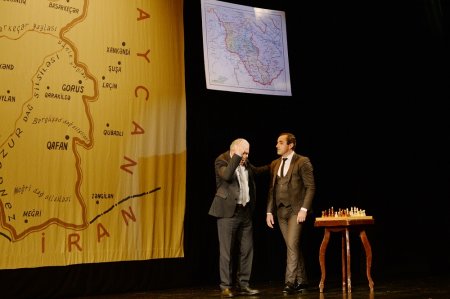 Ulu öndər Heydər Əliyevə həsr olunmuş “Burdan min atlı keçdi” tamaşası Akademik Milli Dram Teatrının səhnəsində