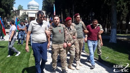 Türkiyədə müalicə alan qazimiz doğma kəndinə qayıdıb Türkiyədə müalicə alan qazimiz doğma kəndinə qayıdıb