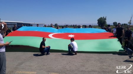 Türkiyədə müalicə alan qazimiz doğma kəndinə qayıdıb Türkiyədə müalicə alan qazimiz doğma kəndinə qayıdıb