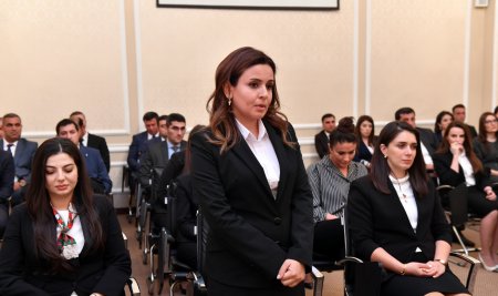 Fikrət Məmmədov yeni hakimlərlə görüşdü - FOTO