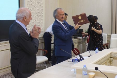 Çingiz Fərzəliyev Özbəkistan Rəssamlıq Akademiyasının “Fəxri Akademiki” adına layiq görülüb