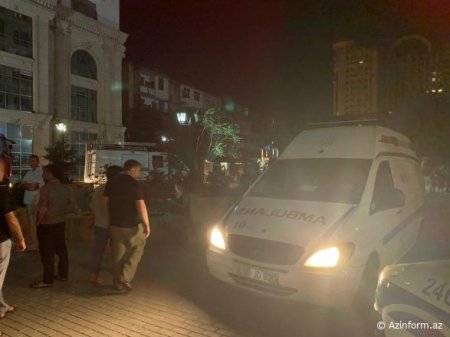 Bakıda məşhur yaşayış kompleksi yanır - Sakinlər təxliyə olunur / Foto