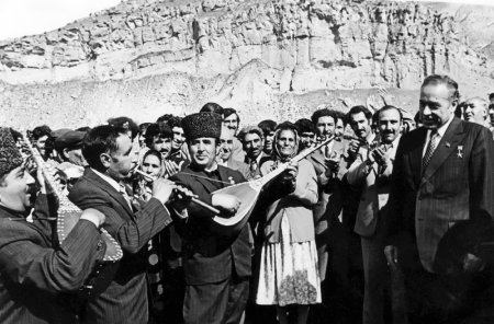 1969-cu ilin iyulundan başlayan Heydər Əliyev yolu Azərbaycanı zəfərdən-zəfərə, zirvədən-zirvəyə aparır 1969-cu ilin iyulundan başlayan Heydər Əliyev yolu Azərbaycanı zəfərdən-zəfərə, zirvədən-zirvəyə aparır