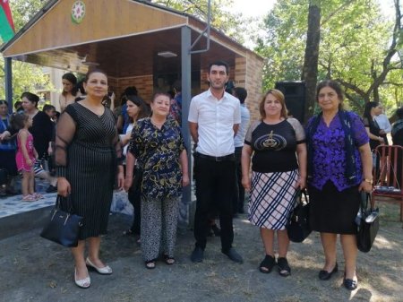Şəhidin ruhuna dualar oxuyaraq Azərbaycan himni çalındı - QƏBƏLƏ Şəhidin ruhuna dualar oxuyaraq Azərbaycan himni çalındı - QƏBƏLƏ