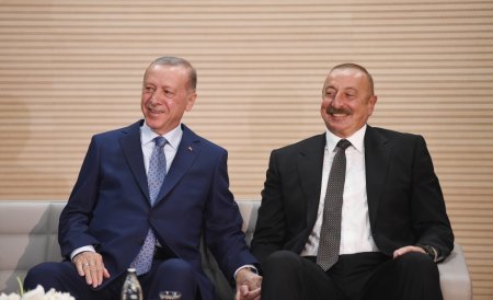 Beşinci İslamiadanın açılış mərasimində iştirak edən dövlət, hökumət və nümayəndə heyətləri başçılarının şərəfinə şam yeməyi verilib YENİLƏNİB