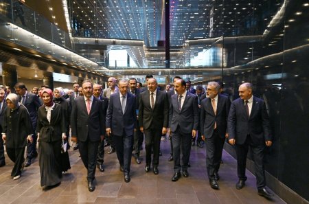 Beşinci İslamiadanın açılış mərasimində iştirak edən dövlət, hökumət və nümayəndə heyətləri başçılarının şərəfinə şam yeməyi verilib YENİLƏNİB