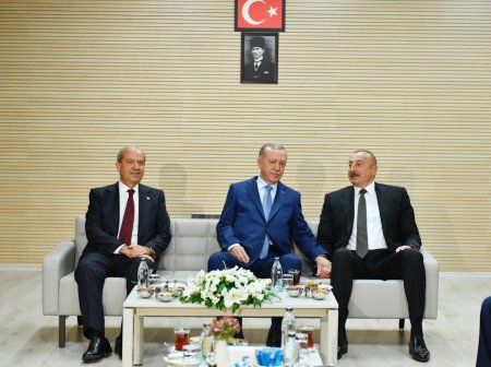 Beşinci İslamiadanın açılış mərasimində iştirak edən dövlət, hökumət və nümayəndə heyətləri başçılarının şərəfinə şam yeməyi verilib YENİLƏNİB