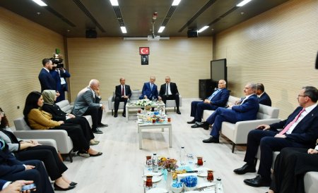 Beşinci İslamiadanın açılış mərasimində iştirak edən dövlət, hökumət və nümayəndə heyətləri başçılarının şərəfinə şam yeməyi verilib YENİLƏNİB