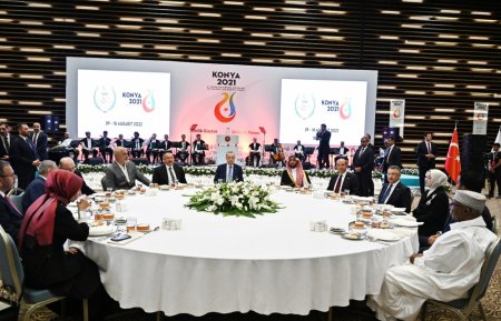 Beşinci İslamiadanın açılış mərasimində iştirak edən dövlət, hökumət və nümayəndə heyətləri başçılarının şərəfinə şam yeməyi verilib YENİLƏNİB