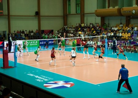 Qadın voleybolçulardan ibarət Azərbaycan millisi “Avro-2023”ün təsnifat mərhələsində növbəti qələbəsini qazanıb Qadın voleybolçulardan ibarət Azərbaycan millisi “Avro-2023”ün təsnifat mərhələsində növbəti qələbəsini qazanıb