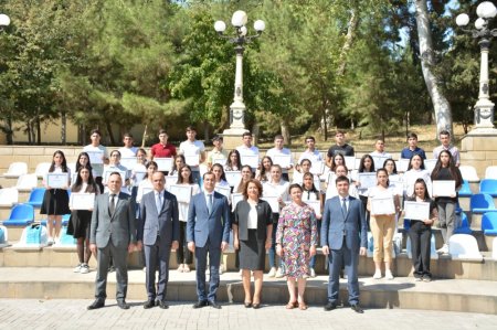 Şamaxıda ali məktəbə qəbul imtahanlarında yüksək nəticə göstərən abituriyentlərlə görüş olub