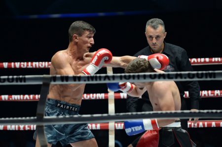 Azərbaycan kikboksçusu Zabit Səmədovun vida döyüş gecəsində qalib gəlib Azərbaycan kikboksçusu Zabit Səmədovun vida döyüş gecəsində qalib gəlib