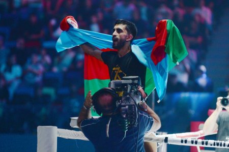 Azərbaycan kikboksçusu Zabit Səmədovun vida döyüş gecəsində qalib gəlib Azərbaycan kikboksçusu Zabit Səmədovun vida döyüş gecəsində qalib gəlib